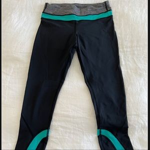 Lululemon Black Cropped Leggings. Size 4